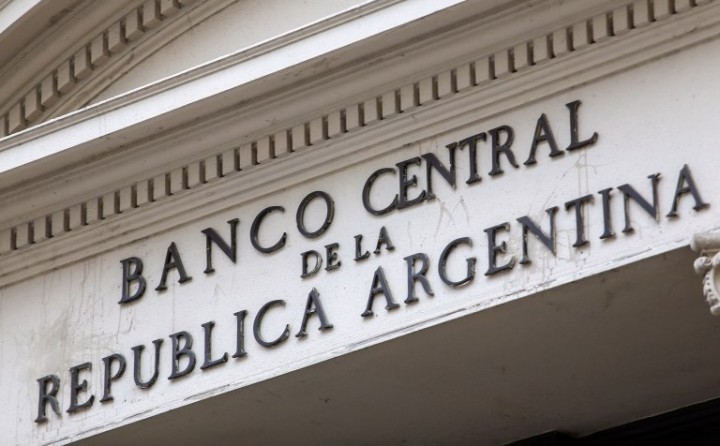 El Banco Central subirá la tasa de interés para controlar el dólar