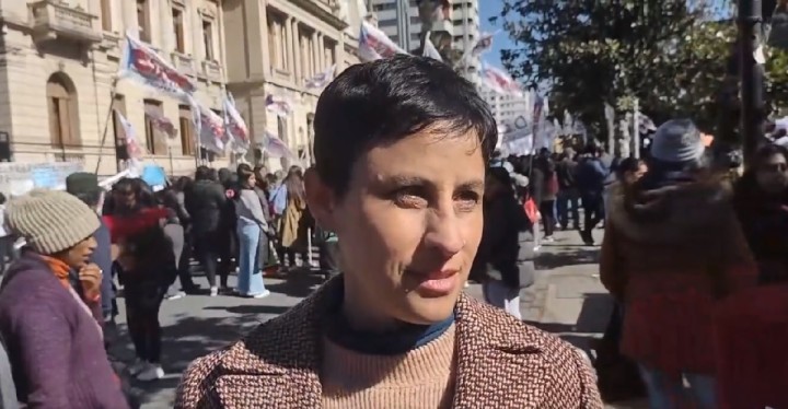 Natalia Morales: "A más de un mes de la reforma, se mantienen los cortes de ruta y se sostiene la lucha de la docencia"