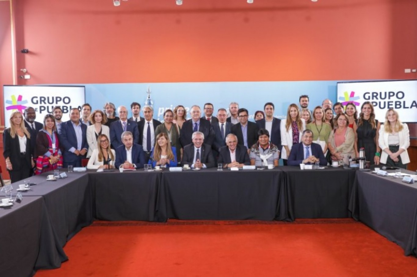 El Gobierno anunció la vuelta de la Argentina a la Unasur tras una reunión con el Grupo de Puebla