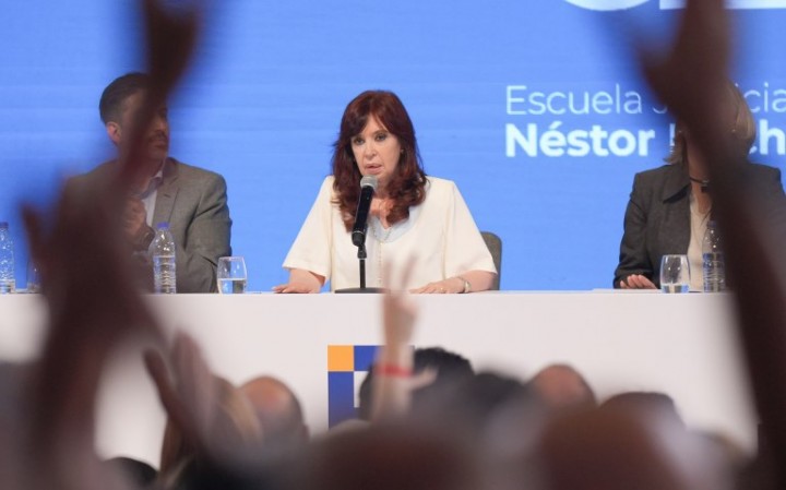 Cristina Kirchner fue sobreseída en la causa por la “Ruta del dinero K”