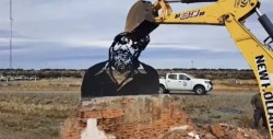 Esteban Bayer: “No pueden tapar la verdad ni derribarla con piedras ni topadoras"