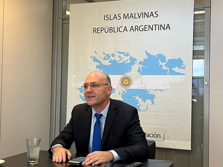 Guillermo Carmona: "Nosotros lo que proponemos es retomar el diálogo y la negociación con el Reino Unido para tener vuelos directos desde toda la Argentina a Malvinas"