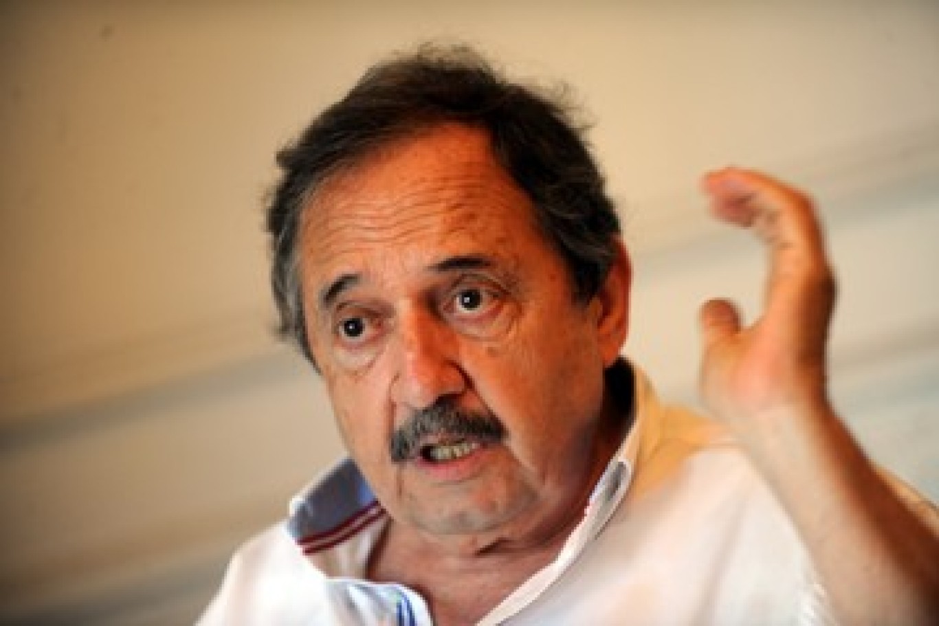 Ricardo Alfonsín: “En ningún país serio se presenta una ley con 600 artículos para tratar 300 leyes en un mes”