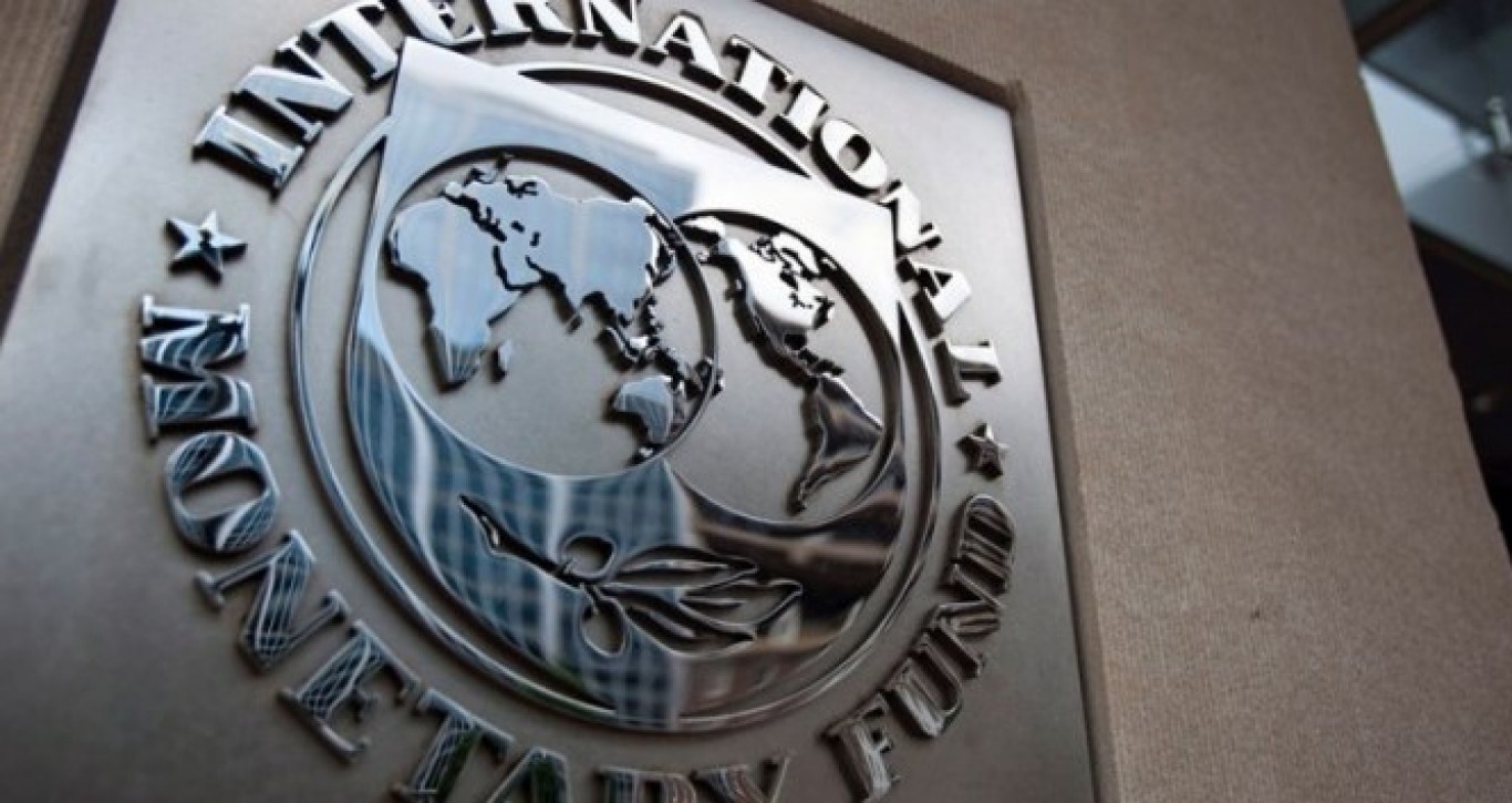 El FMI dijo que está "evaluando" el canje de deuda y advirtió que debe acompañarse de "políticas macroeconómicas consistentes"