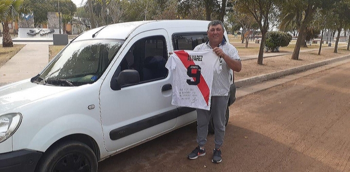 "Hasta los hinchas de Boca gritan los goles de Julián en el pueblo" Rafael Varas, descubridor de Álvarez