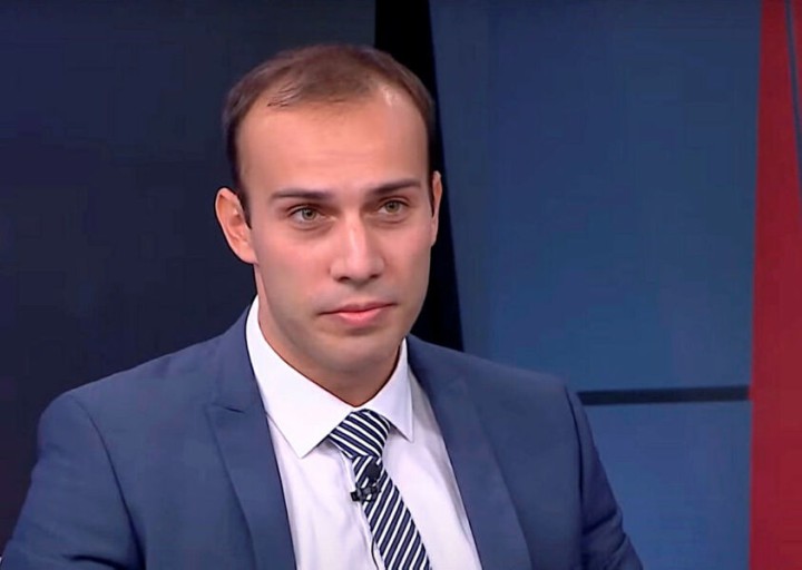 Andrei Román : "Hay dos candidatos con puntos débiles la gente escoge el mal menor"