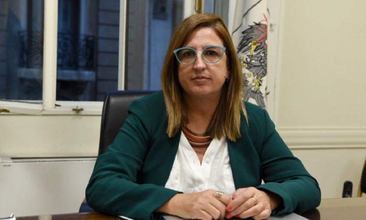 Claudia Neira: "La decisión de poner vallas es una provocación"