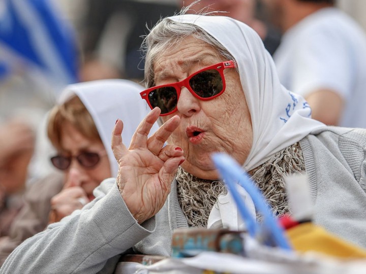 "La policía no está preparada, siempre fue roñosa, mala, sucia, te roba... ", Hebe de Bonafini.