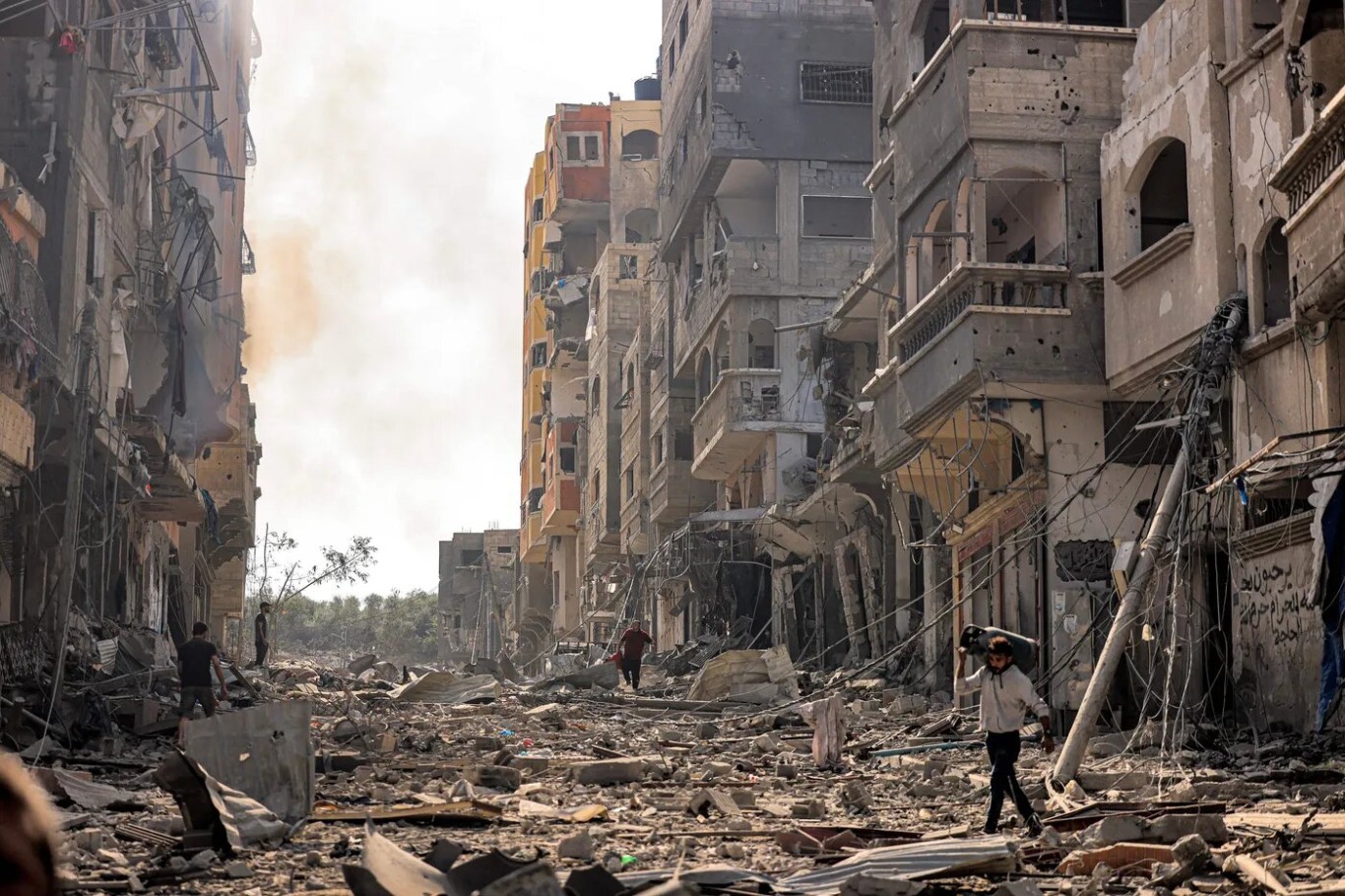 Huda Hijaze: "Ya hay más de dos mil viviendas destruidas por los bombardeos de Israel"