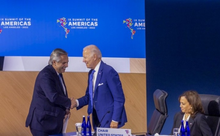 Alberto Fernández viaja a Washington por la bilateral con Biden y para traer una señal "de estabilidad" en la economía